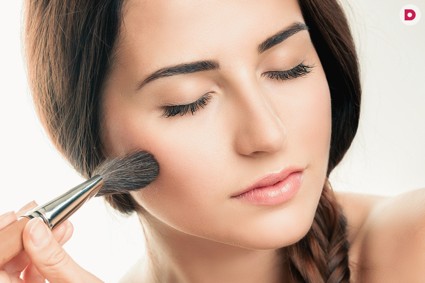 Правила макияжа: нанесение румян