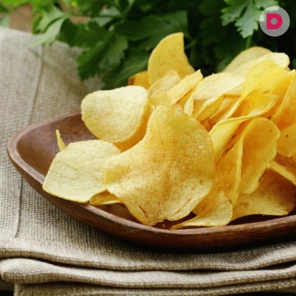 Любителям быстрых перекусов: польза и вред картофельных чипсов