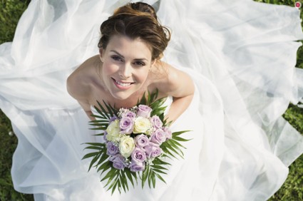 «Моя свадьба лучше!»: букеты и свадебные подвязки
