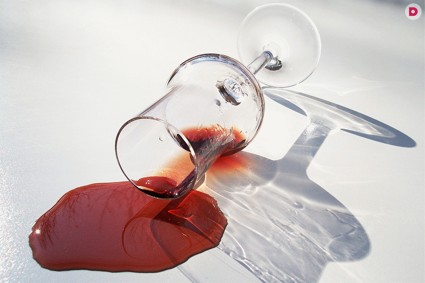 Как отстирать вино: самые эффективные способы