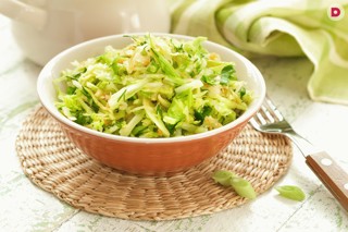 10 простых салатов из свежей капусты с огурцом