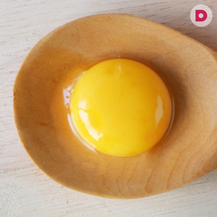 Яичный желток – кладезь витаминов для организма