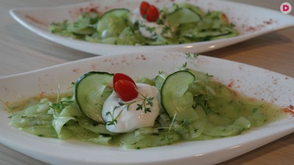 Несколько способов приготовить салат со свежим огурцом