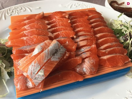 Рыбный деликатес: рецепт нежной соленой форели