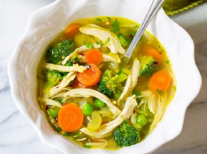 Рецепт дня: легкий куриный суп