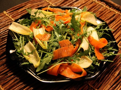 Овощной салат с маринованной морковкой