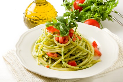Спагетти с креветками и салатом «Рокет»