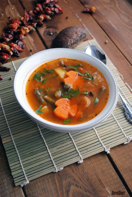 Острый овощной суп с чечевицей