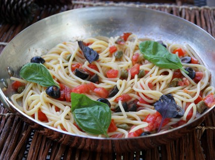 Спагетти со свежими помидорами 