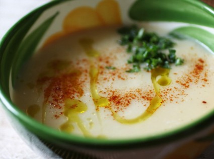 Крем-суп из молодого чеснока с кефиром